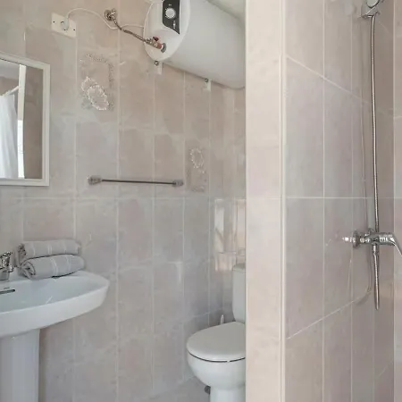 Con Piscina Compartida, Lugar Apartment